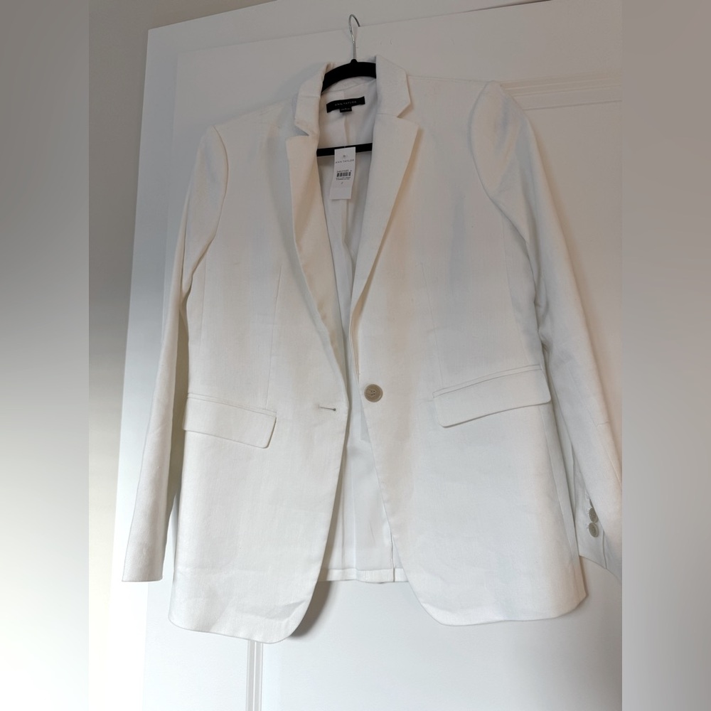 Ann Taylor size 2 White Blazer with Button Detail